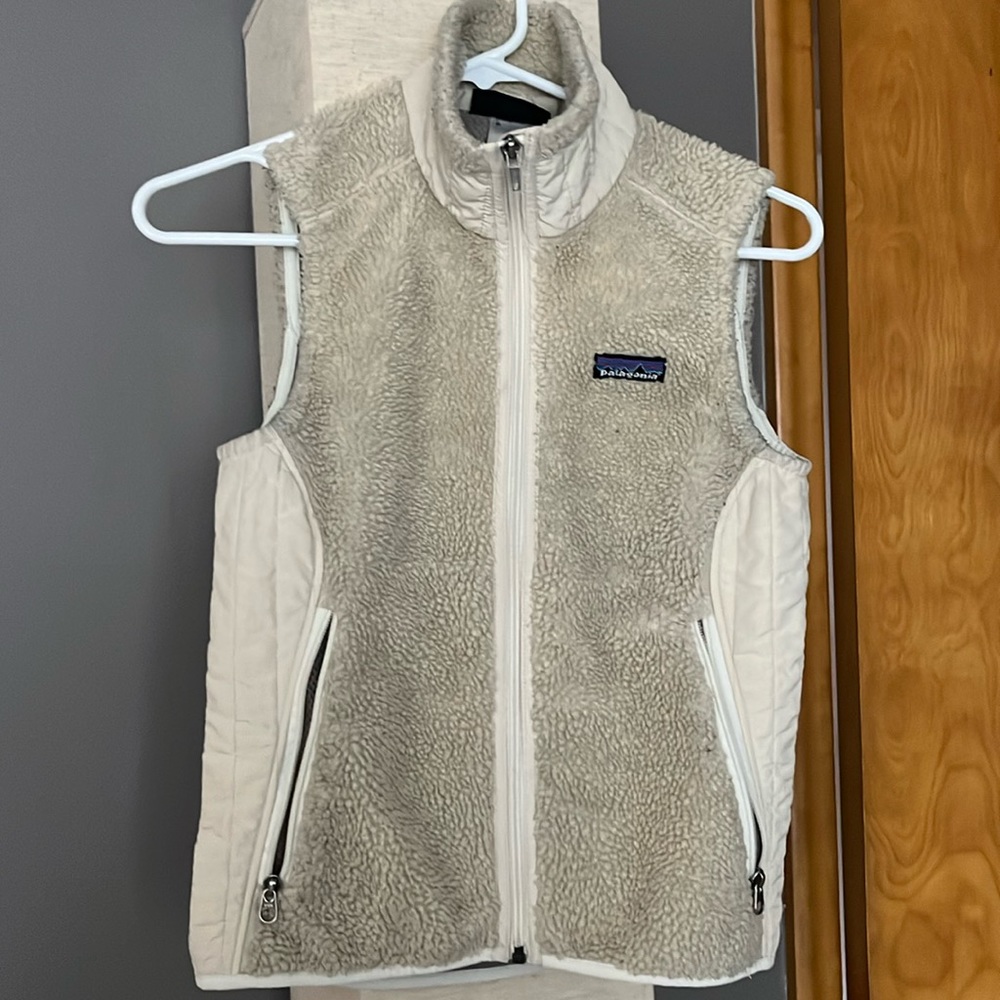 Cream Patagonia Vest - size XS